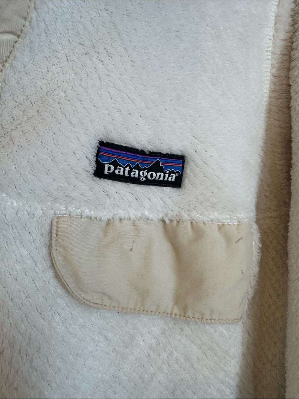Patagonia Cream Fleece Pullover with Black Logo Tag - Picture 5 of 7